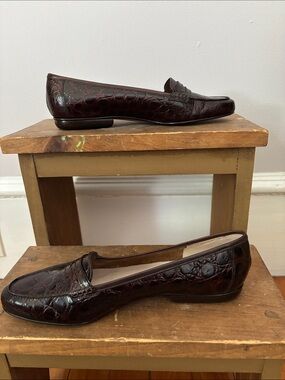 Women’s Vintage Salvatore Ferragamo Boutique Croc-Embossed Leather Loafers